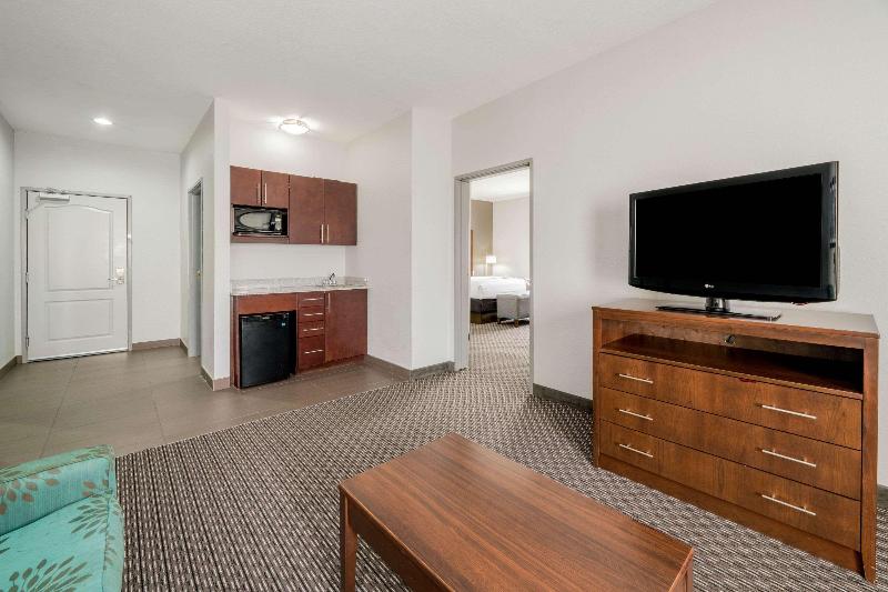 La Quinta Inn Suites Fort Worth Eastchase image