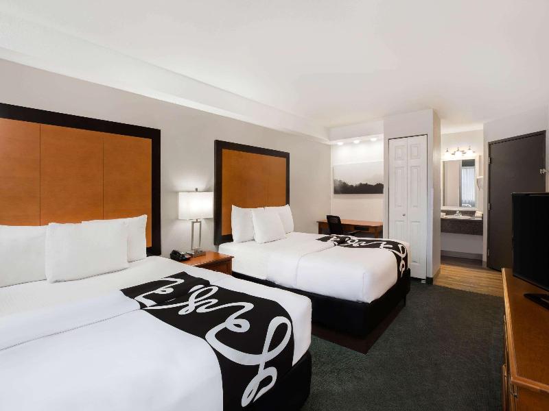 QUADRUPLE WITH KITCHENETTE