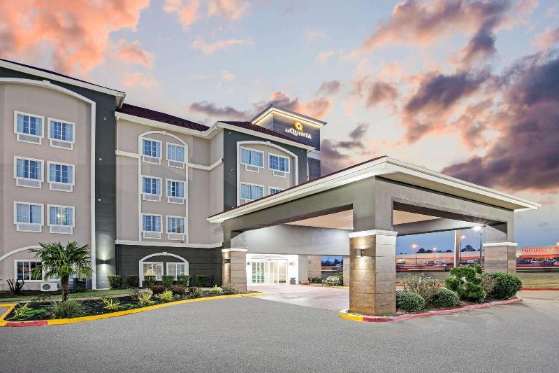La Quinta Inn Suites By Wyndham Paris image