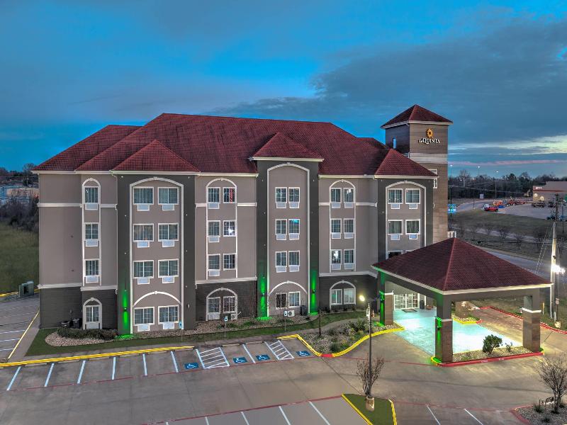 La Quinta Inn Suites By Wyndham Paris image