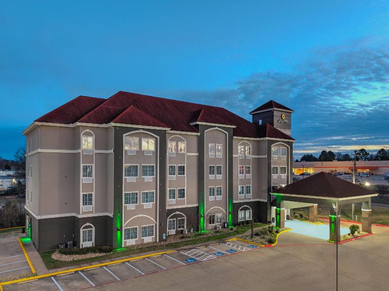La Quinta Inn Suites By Wyndham Paris image