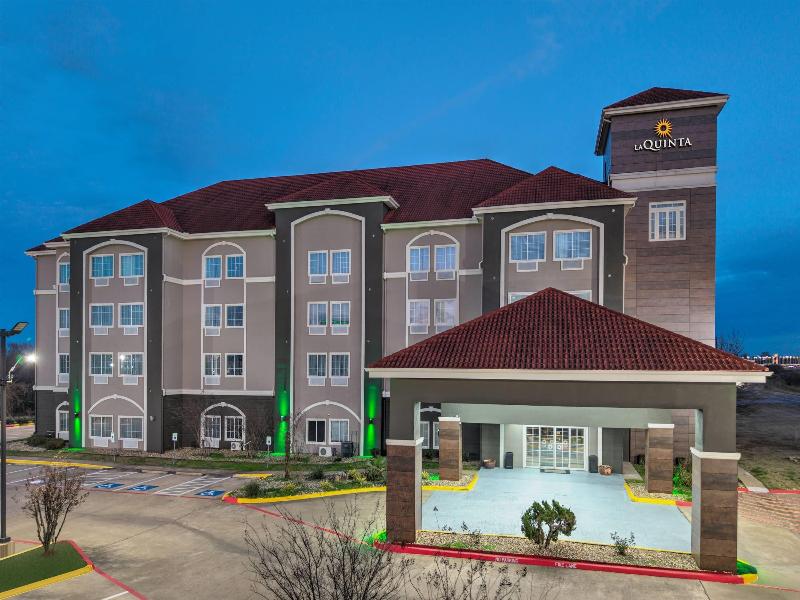 La Quinta Inn Suites By Wyndham Paris image