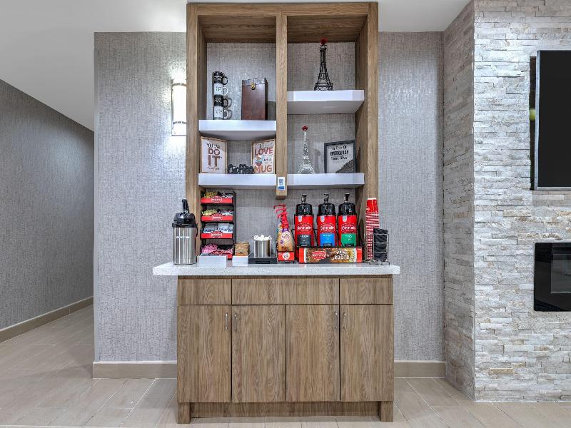 La Quinta Inn Suites By Wyndham Paris image