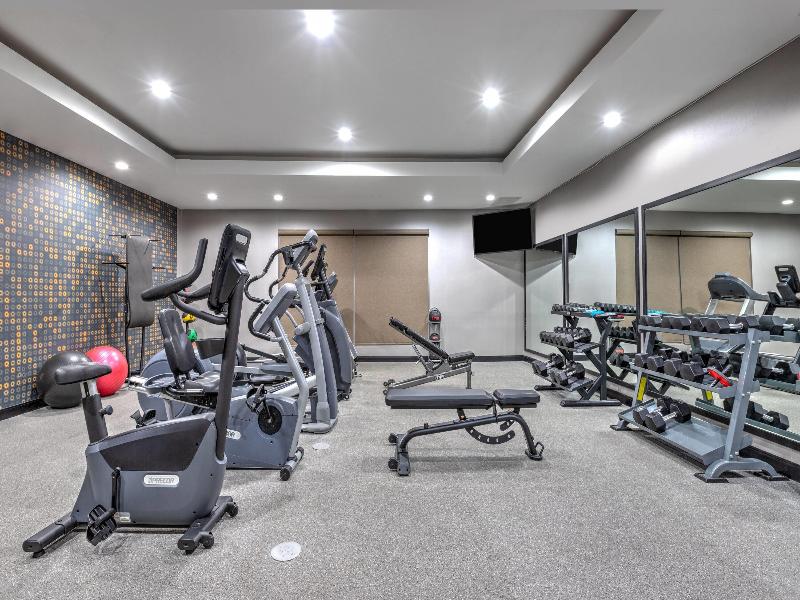 La Quinta Inn Suites By Wyndham Paris image
