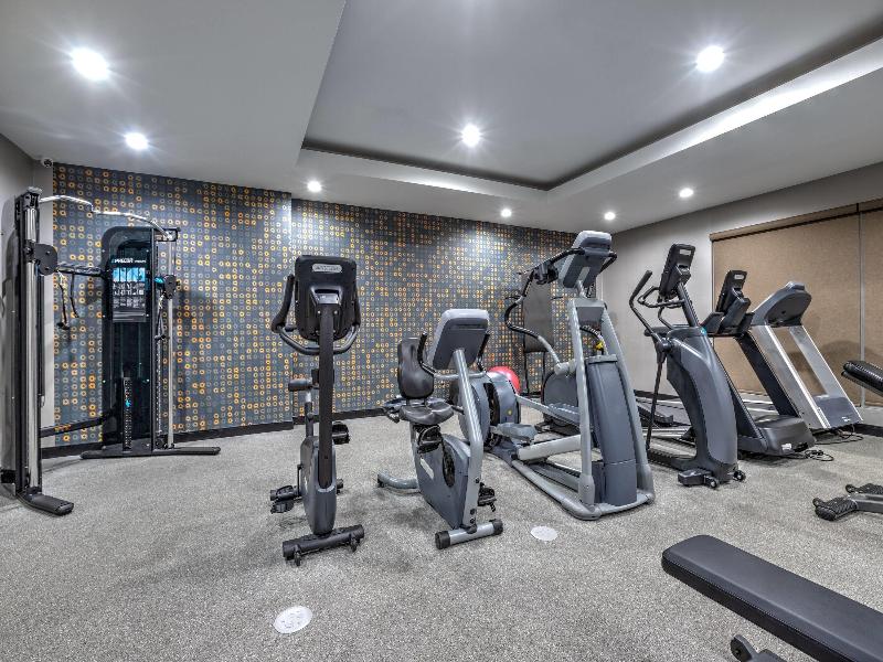 La Quinta Inn Suites By Wyndham Paris image