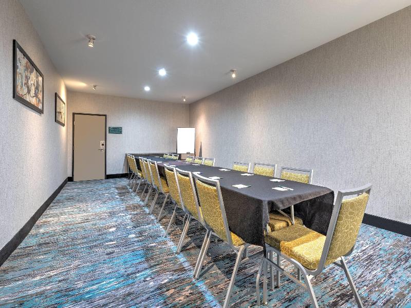 La Quinta Inn Suites By Wyndham Paris image