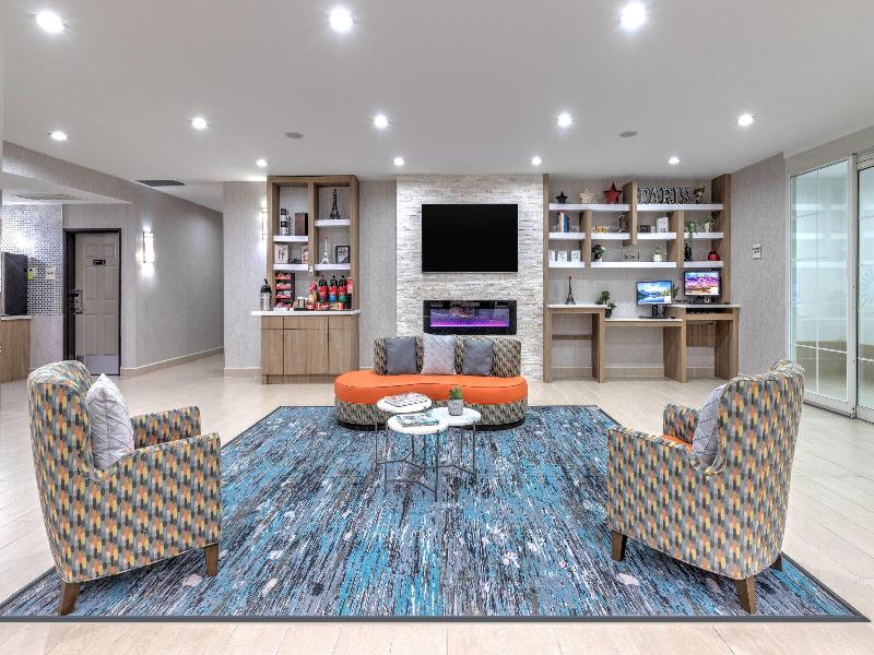 La Quinta Inn Suites By Wyndham Paris image