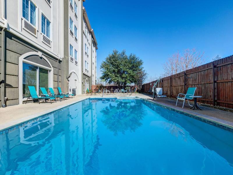 La Quinta Inn Suites By Wyndham Paris image