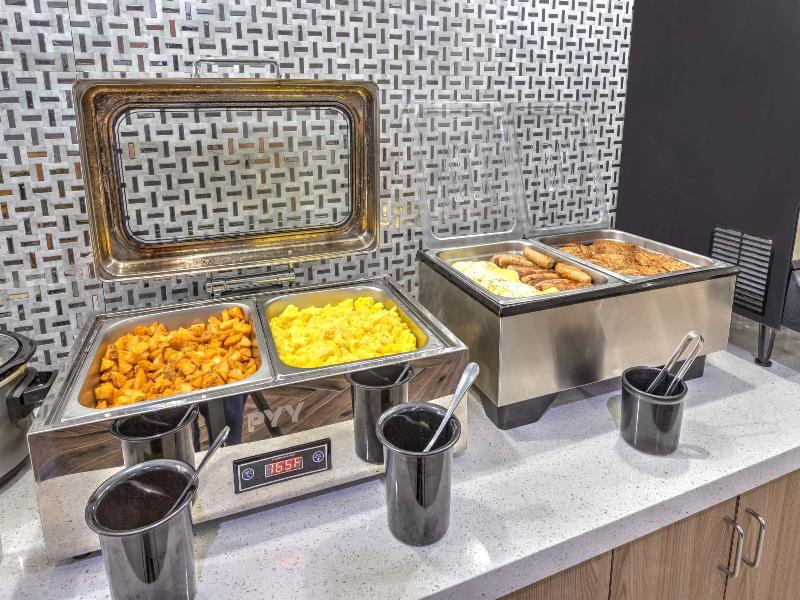 La Quinta Inn Suites By Wyndham Paris image