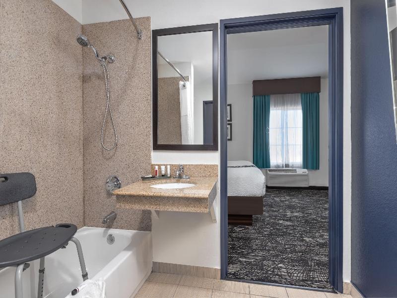 La Quinta Inn Suites By Wyndham Paris image