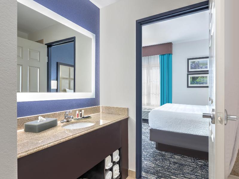 La Quinta Inn Suites By Wyndham Paris image