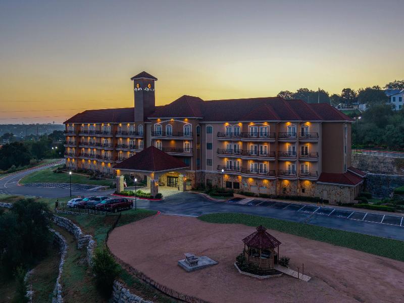 La Quinta Inn Suites By Wyndham Marble Falls image