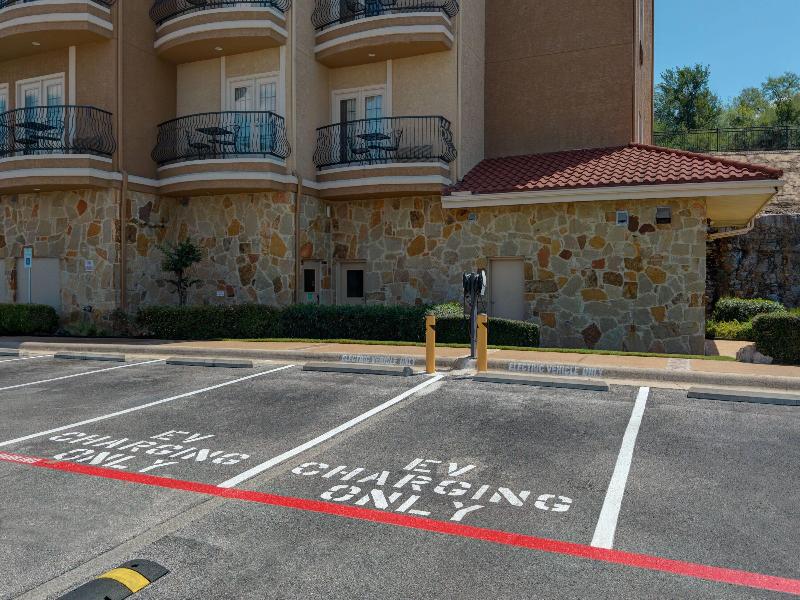 La Quinta Inn Suites By Wyndham Marble Falls image