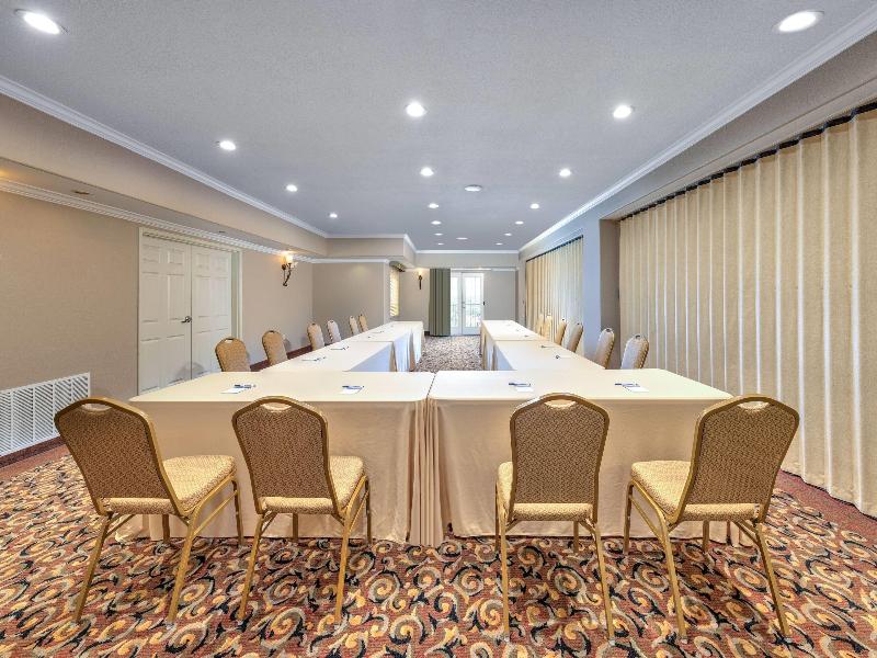 La Quinta Inn Suites By Wyndham Marble Falls image