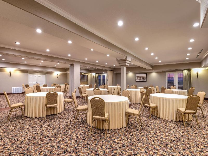 La Quinta Inn Suites By Wyndham Marble Falls image