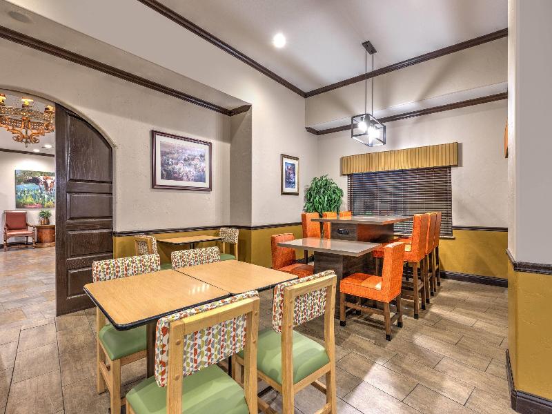 La Quinta Inn Suites By Wyndham Marble Falls image