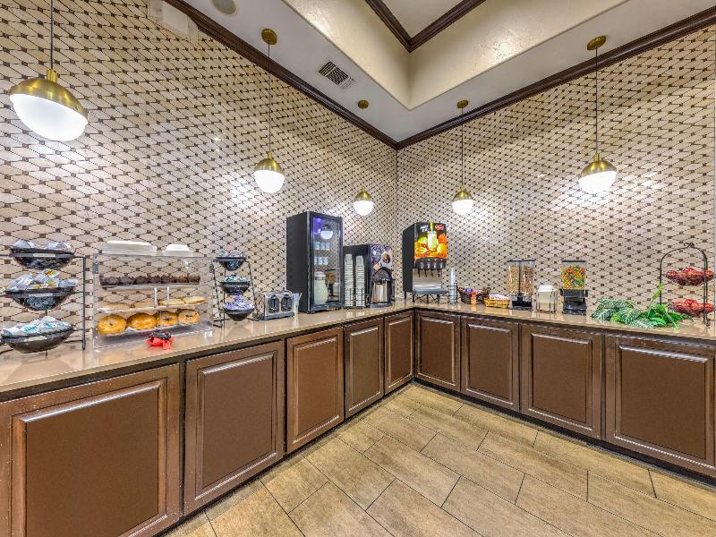 La Quinta Inn Suites By Wyndham Marble Falls image