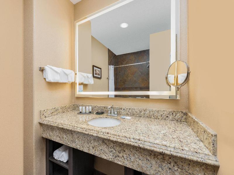 La Quinta Inn Suites By Wyndham Marble Falls image