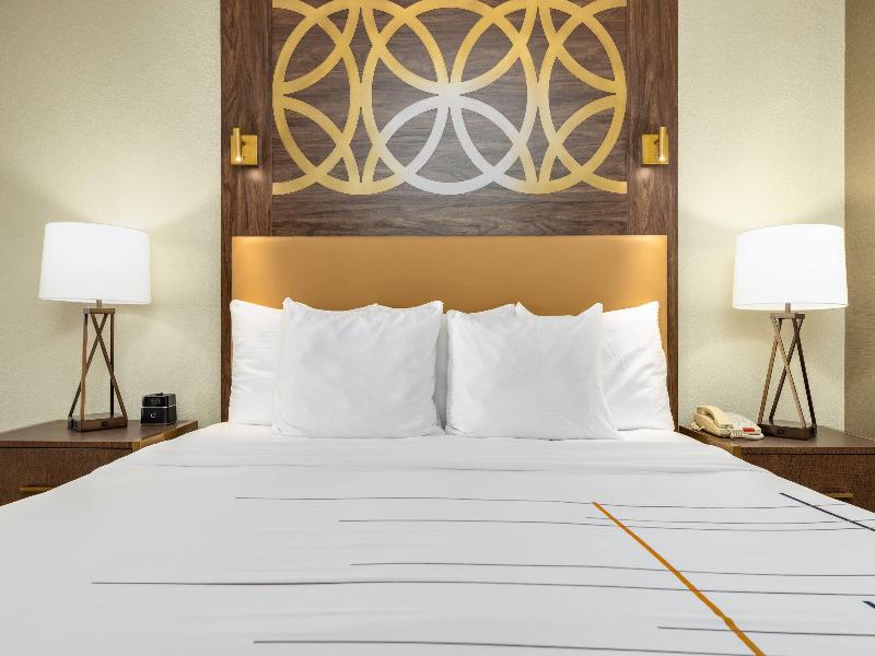 La Quinta Inn Suites By Wyndham Marble Falls image