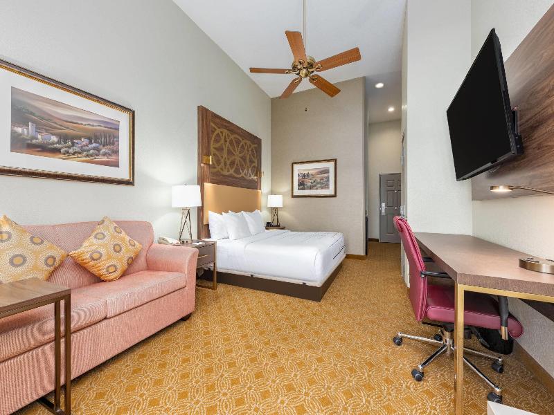 La Quinta Inn Suites By Wyndham Marble Falls image
