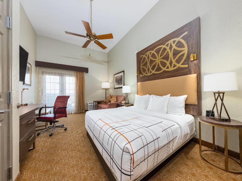 La Quinta Inn Suites By Wyndham Marble Falls image