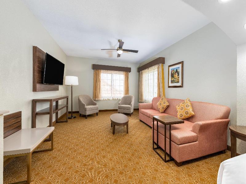 La Quinta Inn Suites By Wyndham Marble Falls image