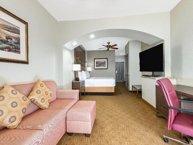 La Quinta Inn Suites By Wyndham Marble Falls image