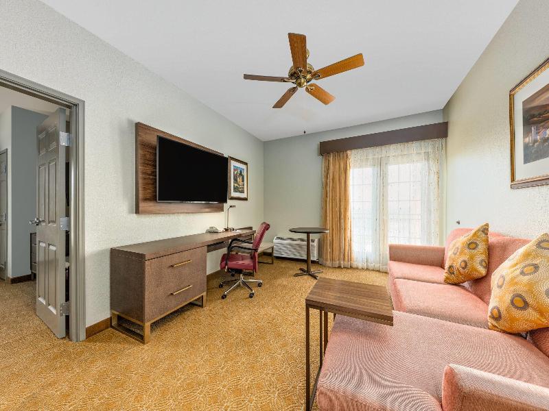 La Quinta Inn Suites By Wyndham Marble Falls image