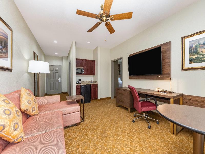 La Quinta Inn Suites By Wyndham Marble Falls image