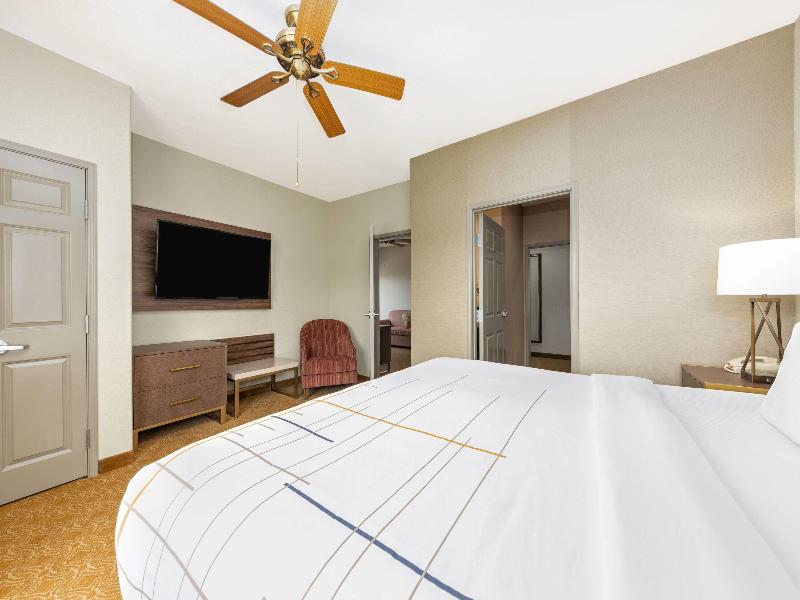 La Quinta Inn Suites By Wyndham Marble Falls image