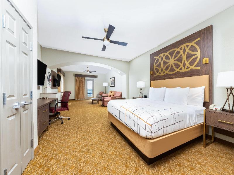 La Quinta Inn Suites By Wyndham Marble Falls image