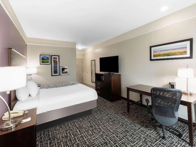 1 King Bed, Deluxe Mobility/Hearing Access Room, Tub w/Grab Bars, Non-Smoking