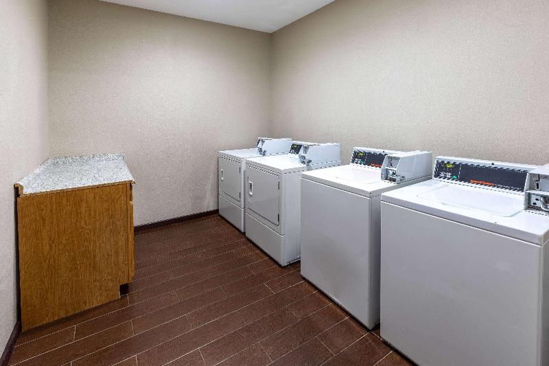 La Quinta Inn Suites By Wyndham Durant image