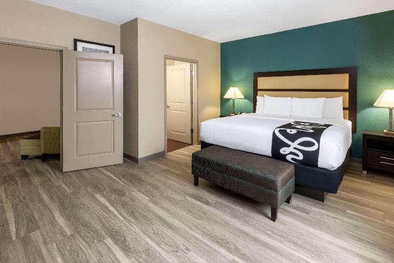 La Quinta Inn Suites By Wyndham Durant image