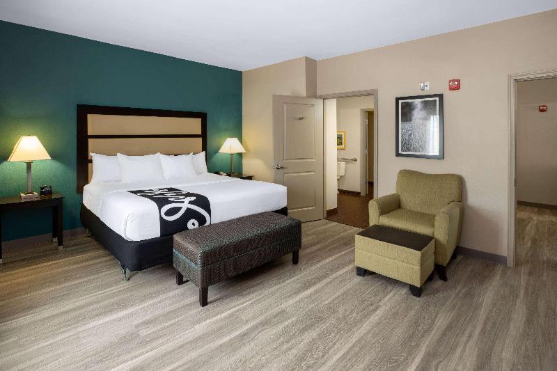 La Quinta Inn Suites By Wyndham Durant image