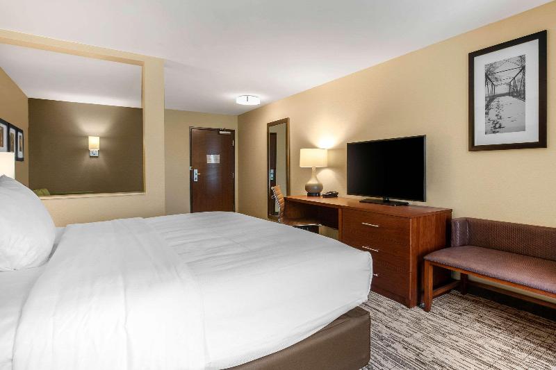 Comfort Inn & Suites Ames Near Isu Campus image