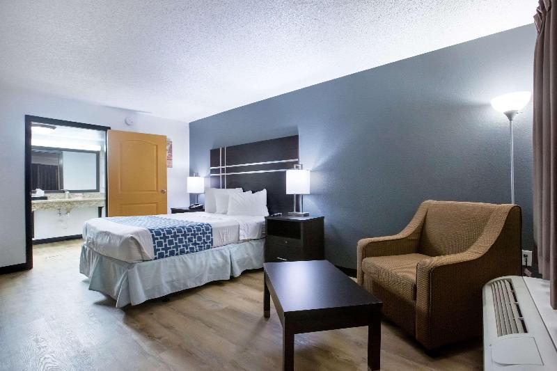 Econo Lodge Lithonia image