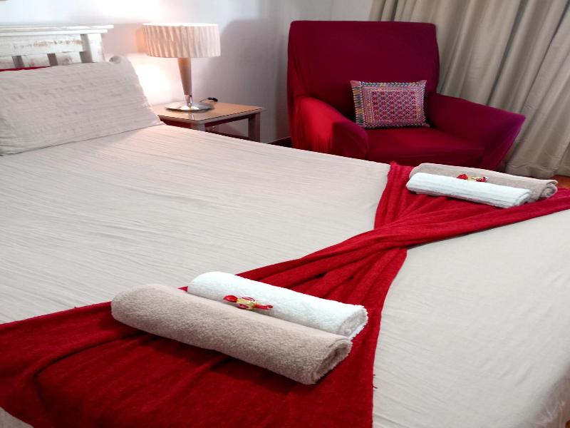 Le Bay Lodge image