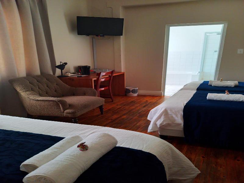 Le Bay Lodge image