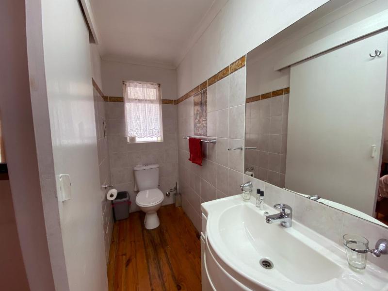 Le Bay Lodge image