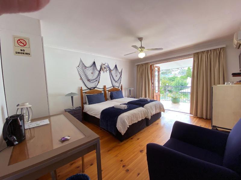 Le Bay Lodge image