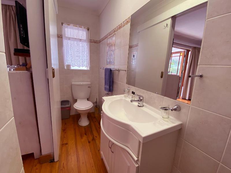 Le Bay Lodge image