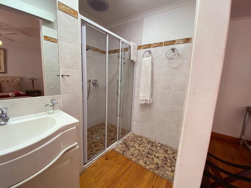 Le Bay Lodge image