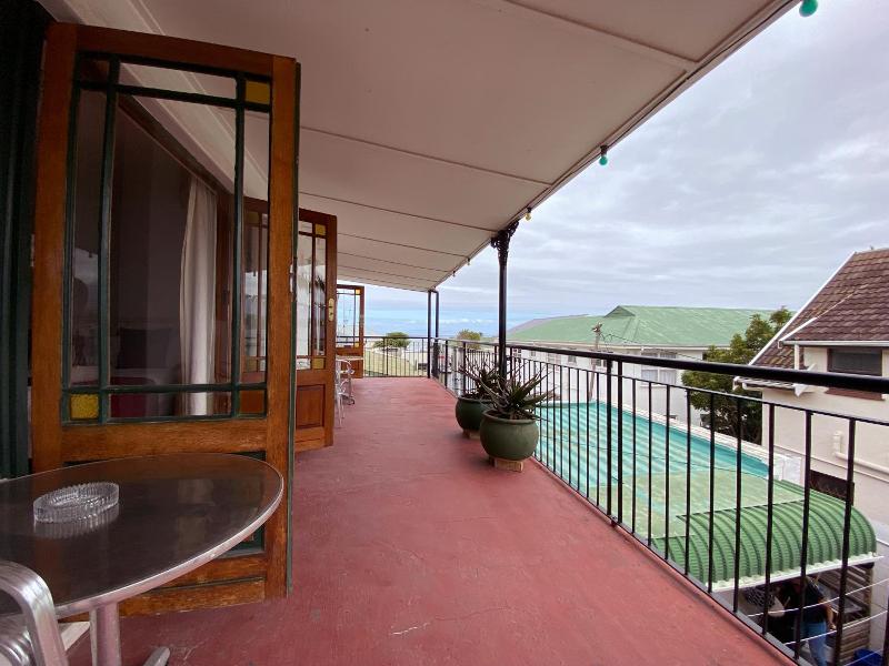 Le Bay Lodge image
