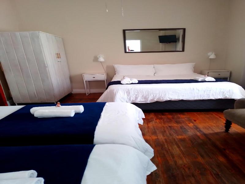 Le Bay Lodge image