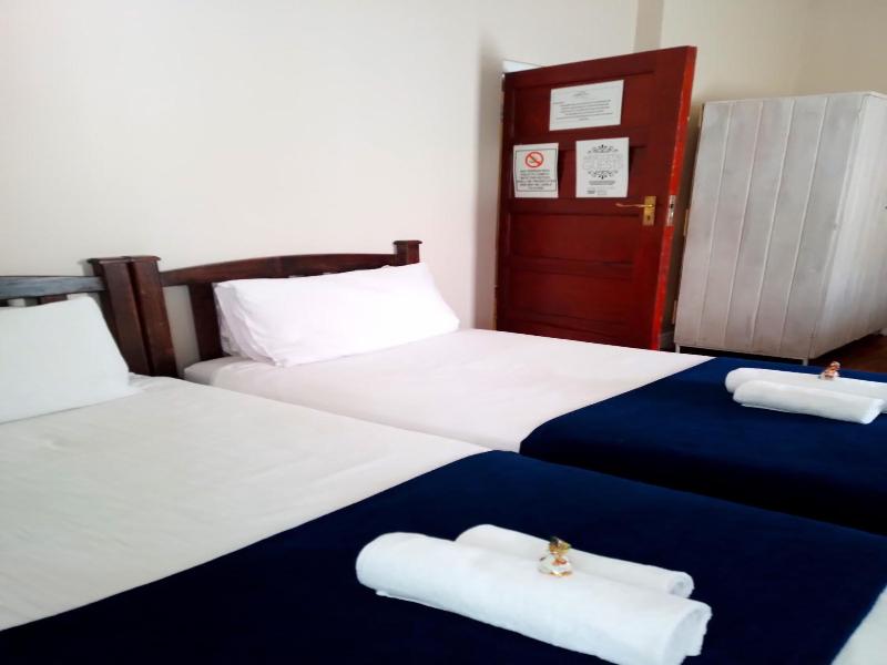Le Bay Lodge image