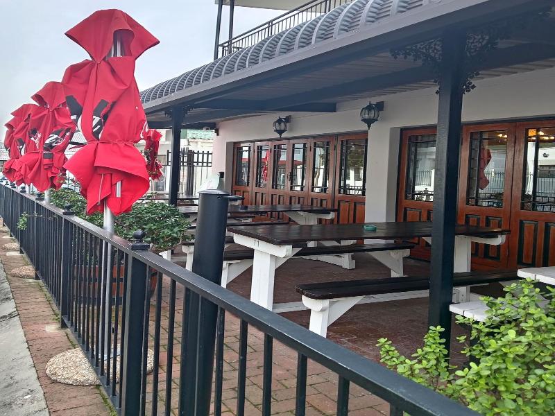 Le Bay Lodge image
