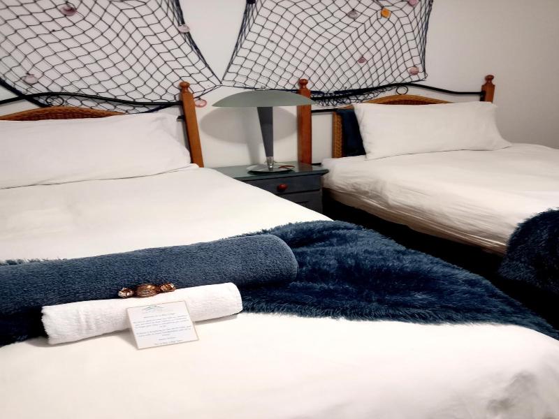 Le Bay Lodge image