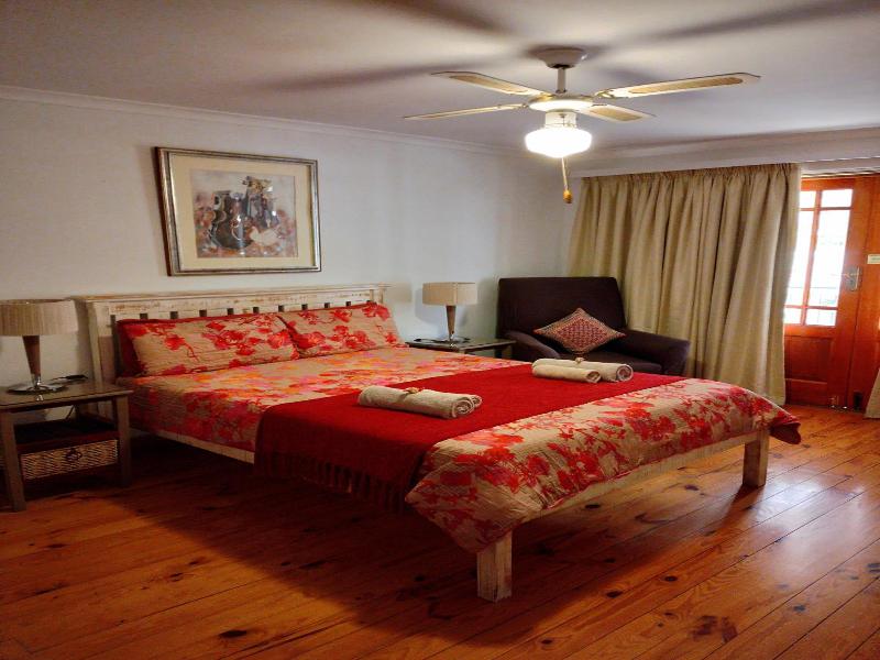 Le Bay Lodge image