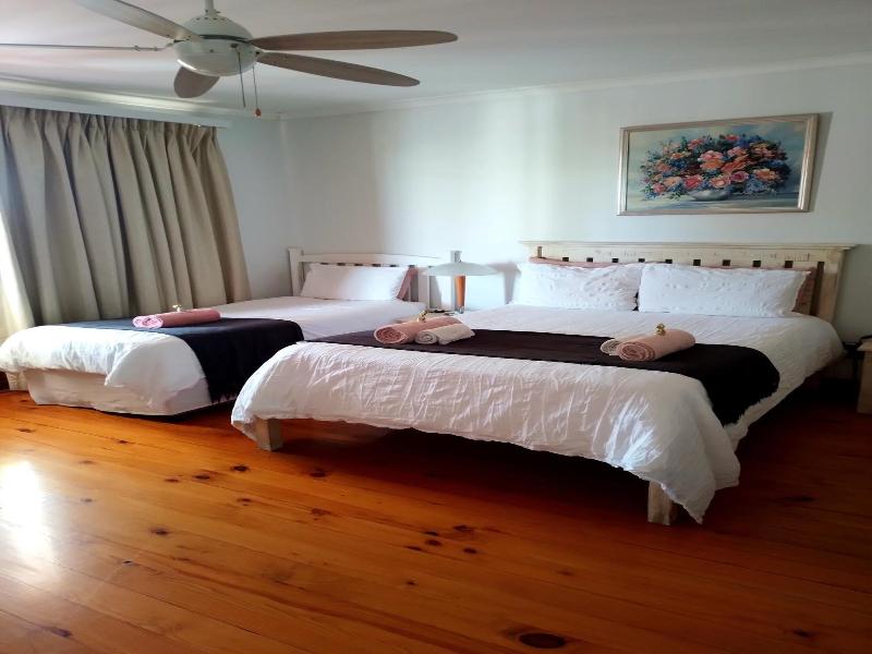 Le Bay Lodge image